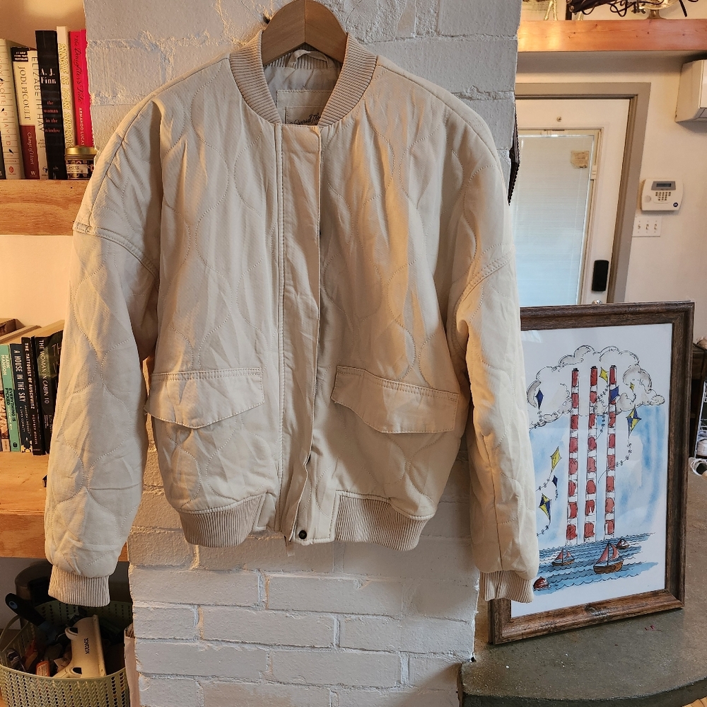 Universal threads quilted bomber jacket